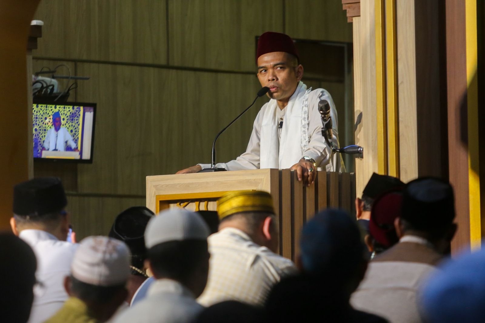 Ustaz Abdul Somad Ajak Umat Muslim Makmurkan Masjid Raya Bandung