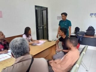 Unit Reskrim Polsek Sarmi Kota Serahkan Tersangka dan Barang Bukti Kasus Pencurian ke Kejaksaan Negeri Jayapura