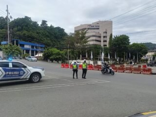 Sinergi TNI-Polri di Pos Jembatan Merah, Amankan Arus Mudik Lebaran di Jayapura